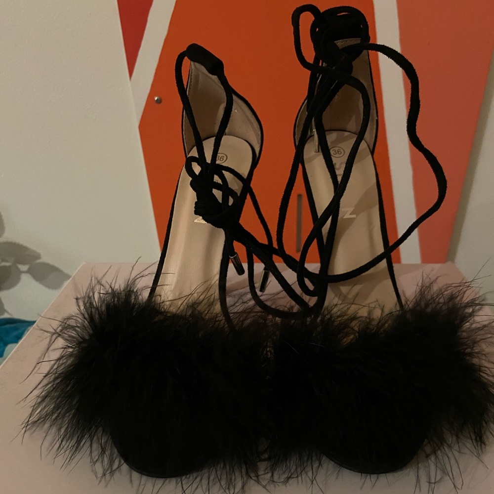 Black Fluffy Tie Around Heel